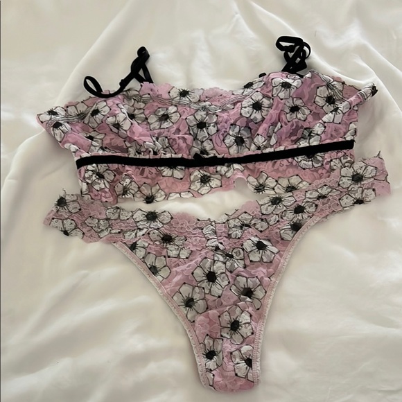 Hanky Panky Pink and Black Floral Bra Set - Picture 1 of 3